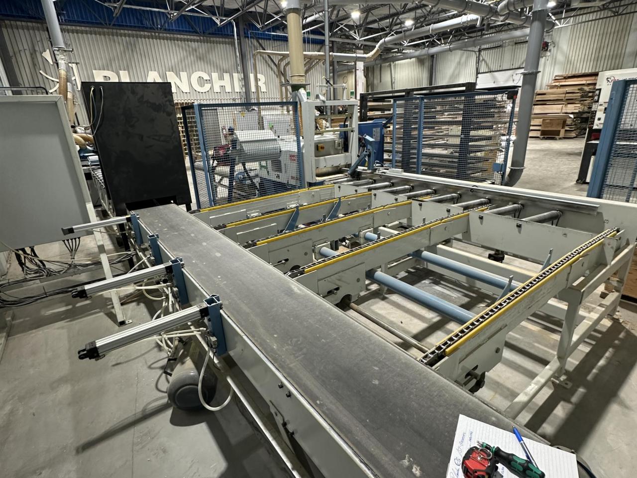 moving blade ripsaw