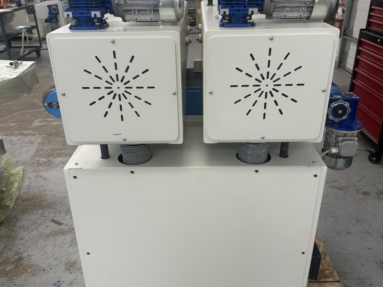 Brush sanding machine