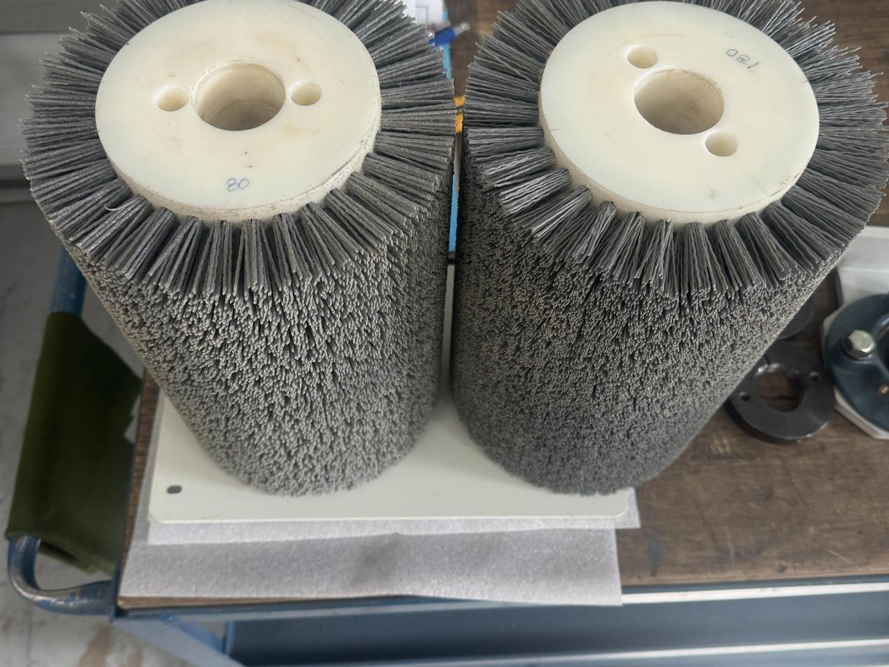 Brush sanding machine